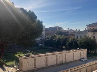 Penthouse piazza Barberini, Vittorio Veneto, Rome