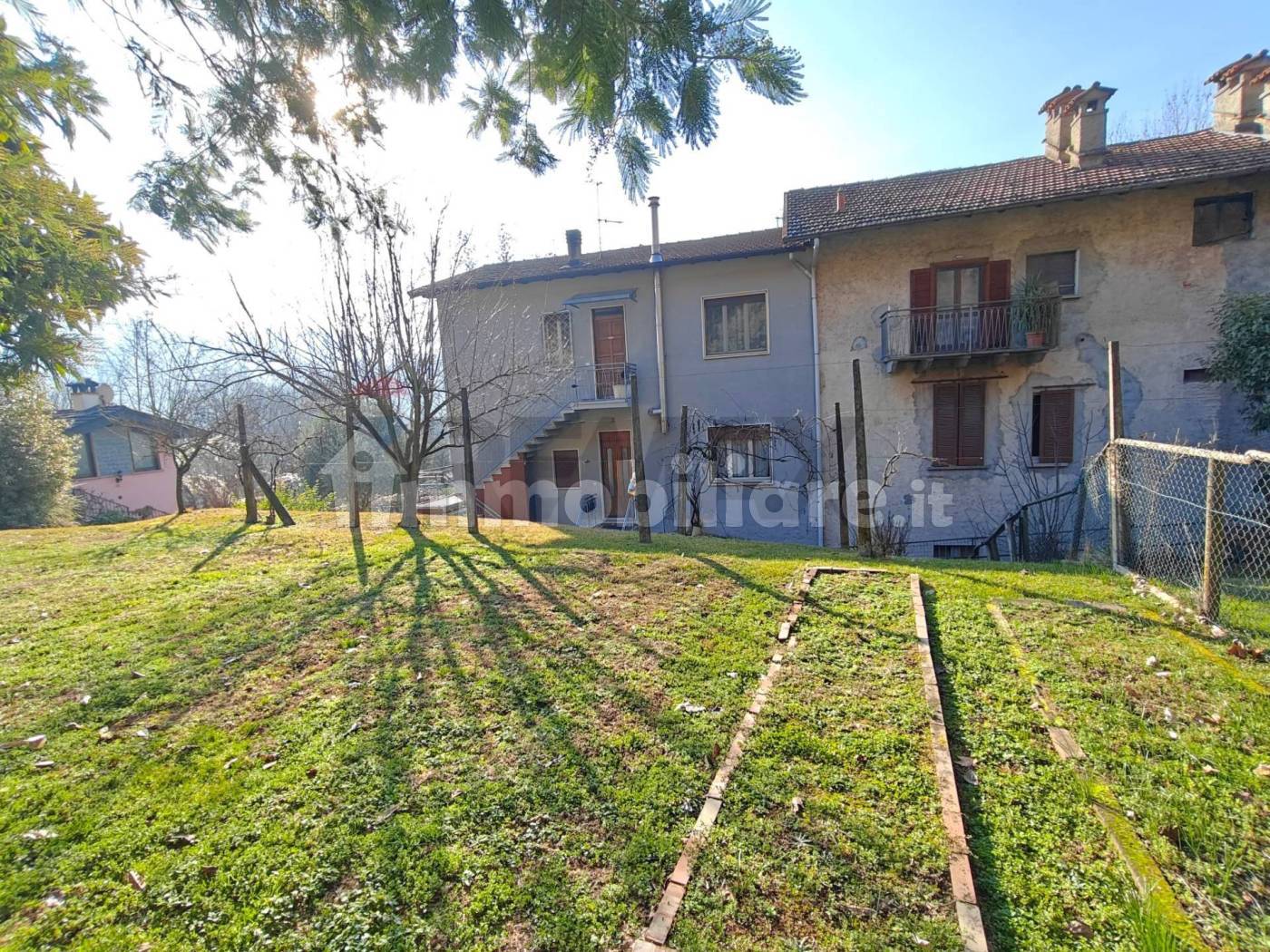 Casa indipendente in vendita a Laveno-Mombello