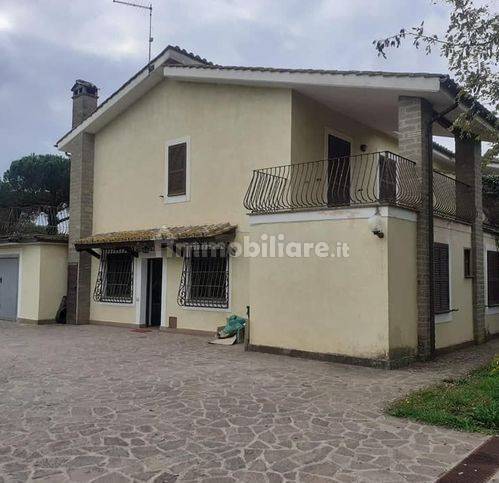 Villa in vendita a Bracciano