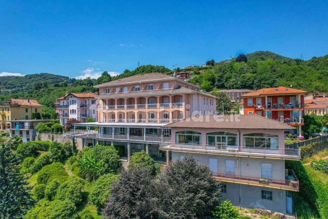 Palazzo - Edificio in vendita a Nebbiuno