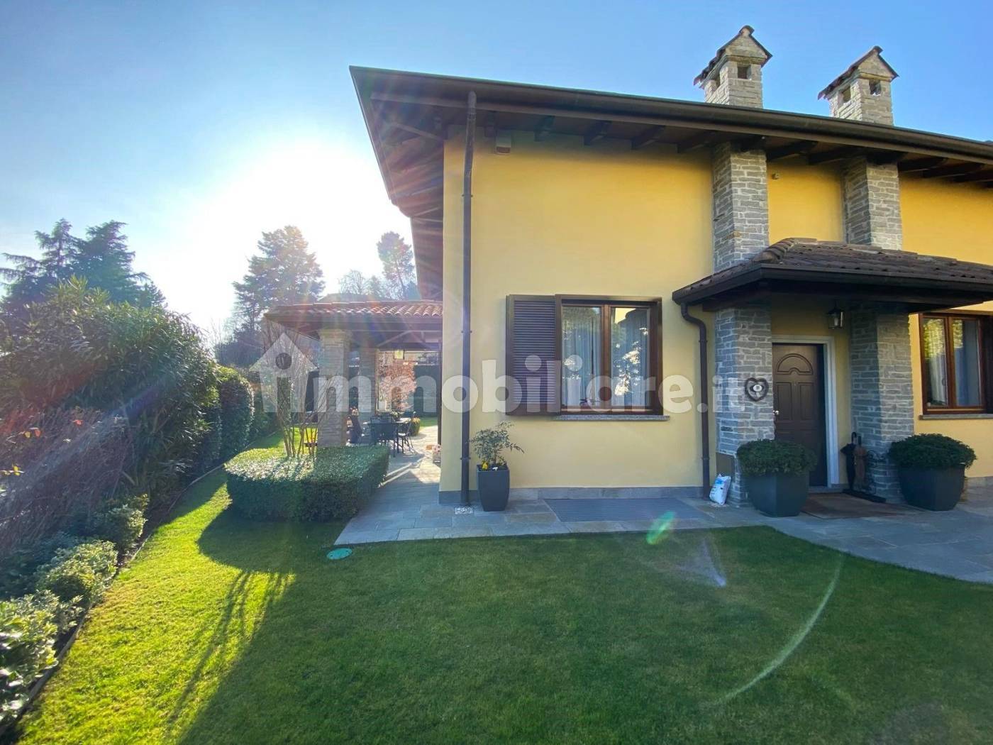 Villa in vendita a Montano Lucino