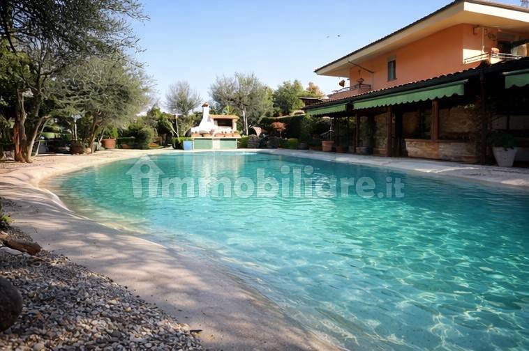 Villa in vendita a Monterosi