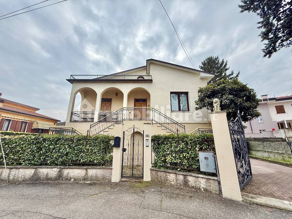 Villa in vendita a Ponti sul Mincio