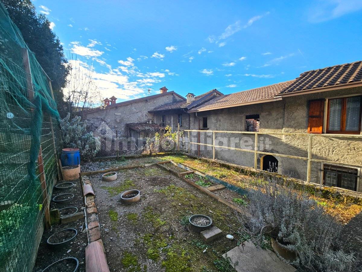 Casa indipendente in vendita a Vertova