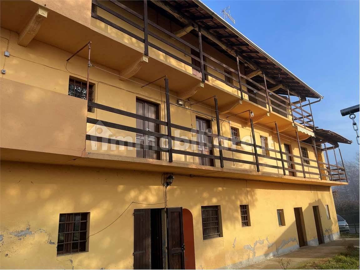 Rustico - Casale in vendita a Divignano