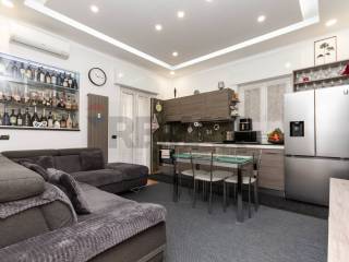 4-room flat via P. Negrotto Cambiaso 26, Rivarolo, Genoa