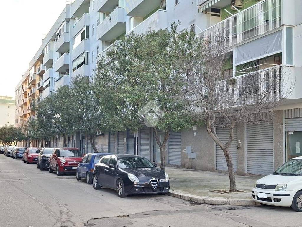 Locale commerciale via Ottorino Respighi, Barletta, Rif. 126220329 -  Immobiliare.it