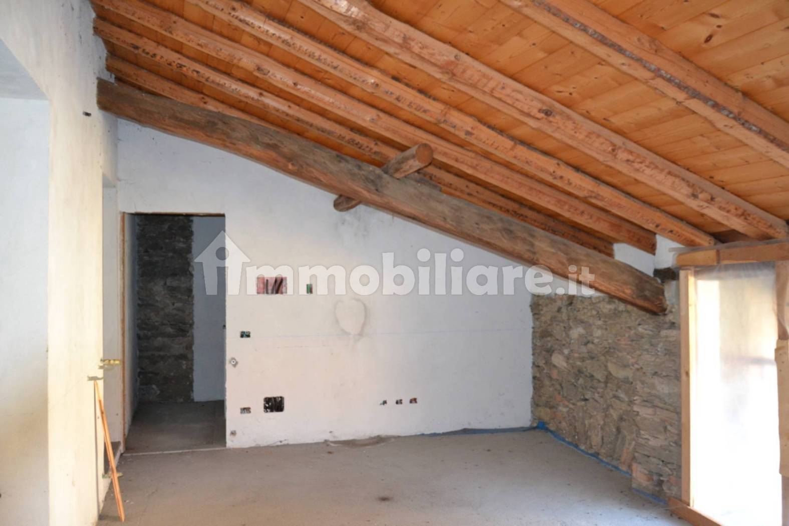 Appartamento in vendita a Cocquio-Trevisago