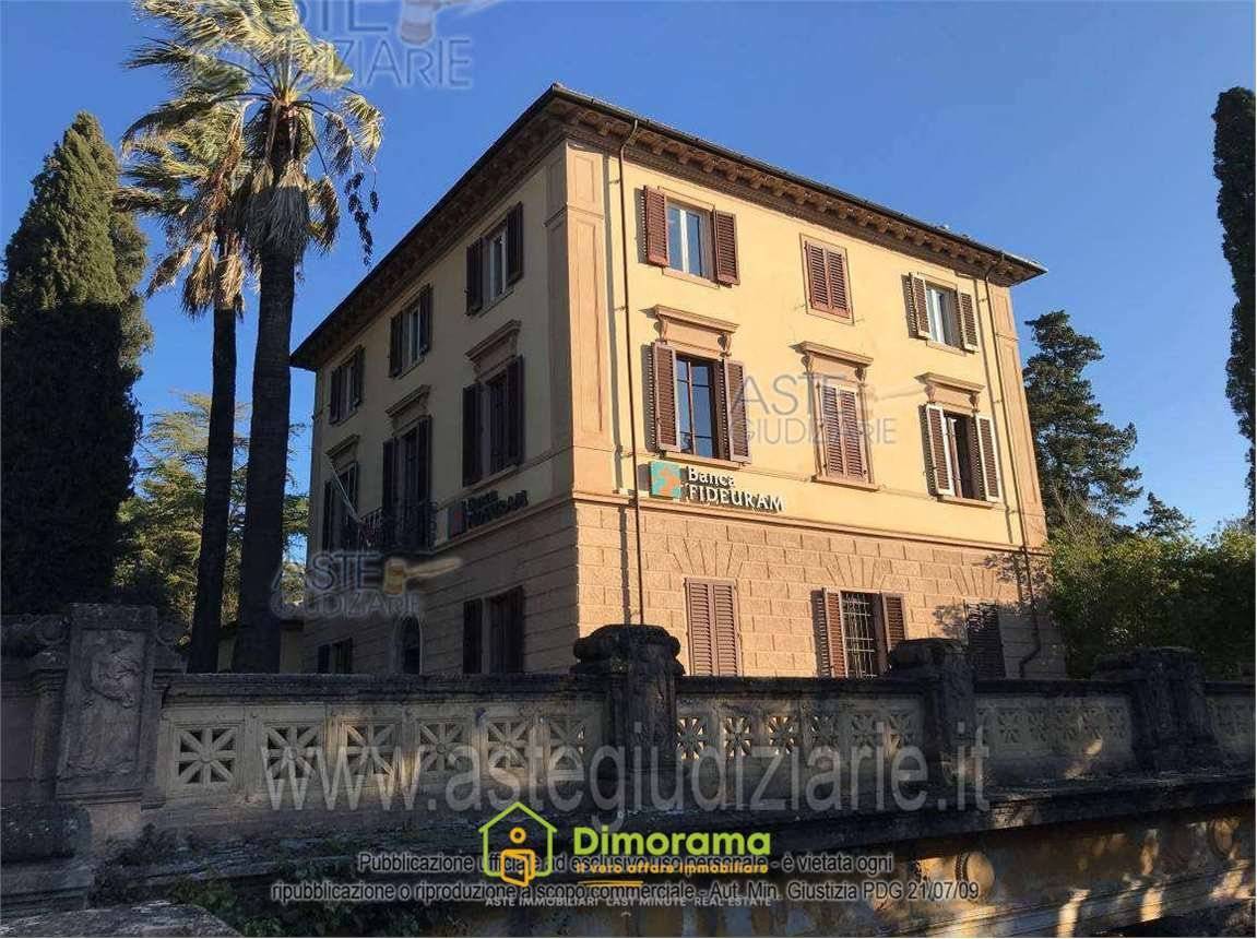 Palazzo - Stabile in vendita a Montecatini-Terme