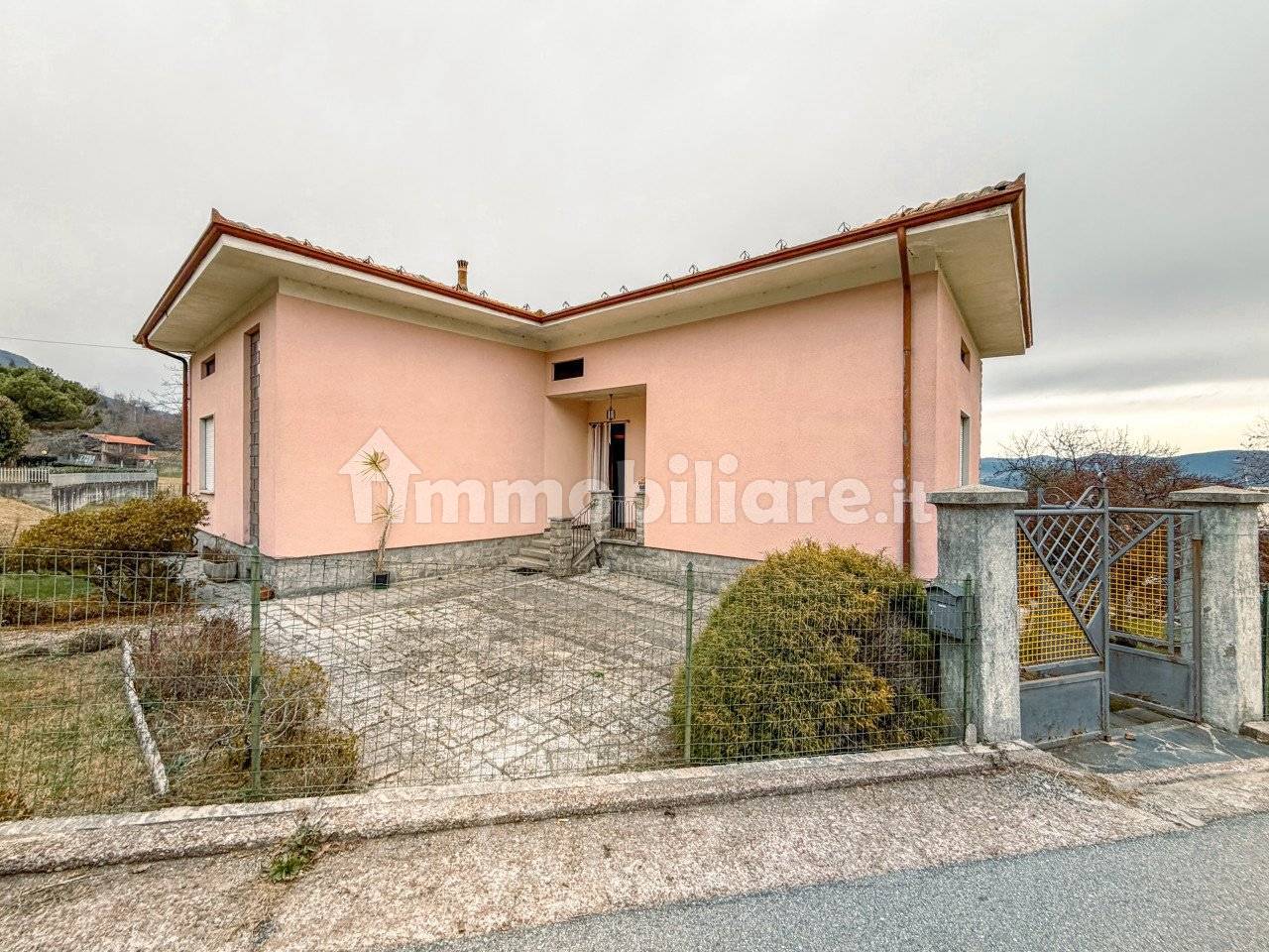 Casa indipendente in vendita a Madonna del Sasso