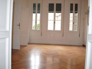 Apartment piazza Corvetto, Centro Città, Genoa