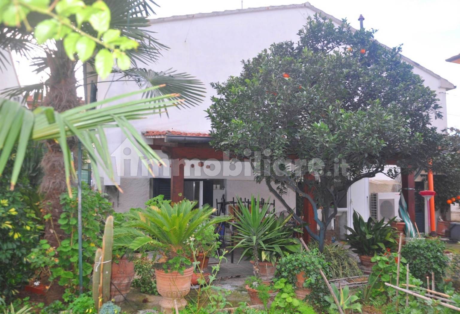 Villa in vendita a Cecina