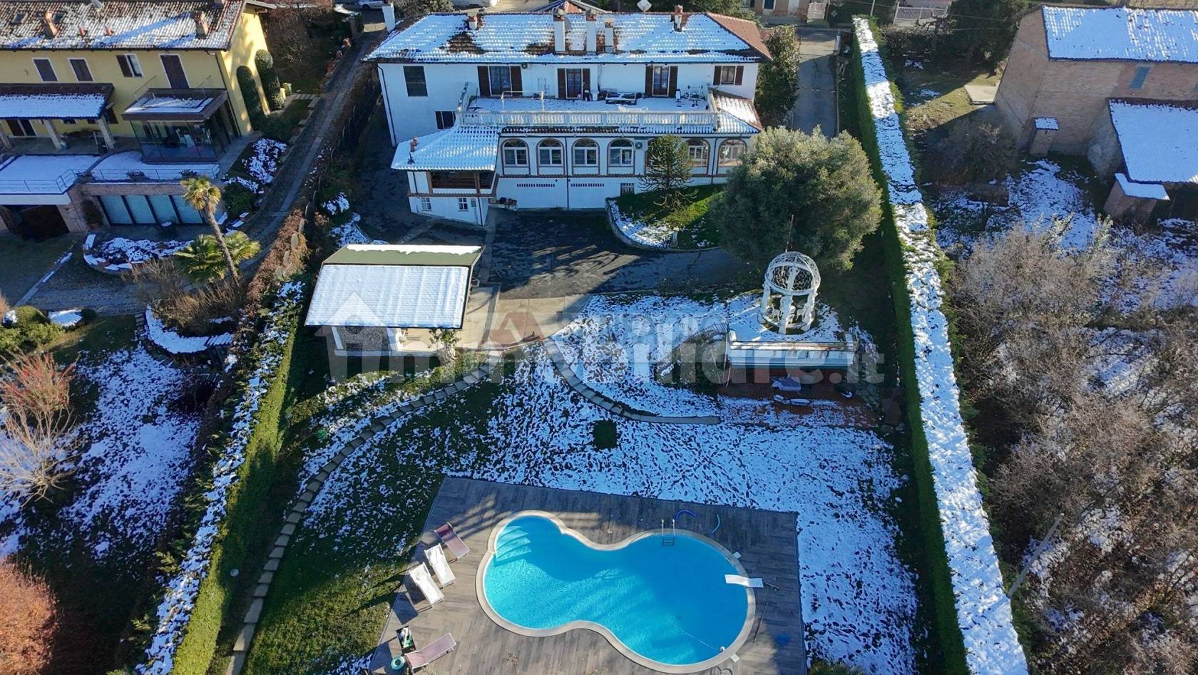 Villa in vendita a La Morra