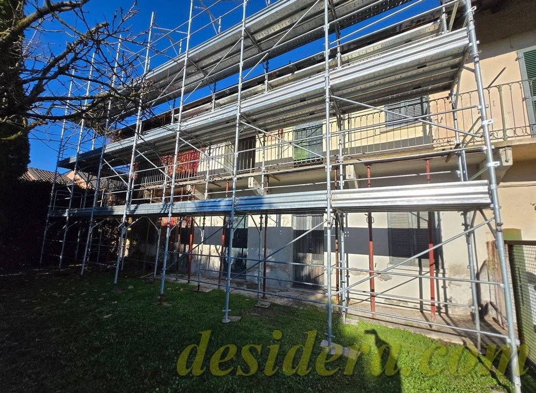 Casa indipendente in vendita a Sesto Calende