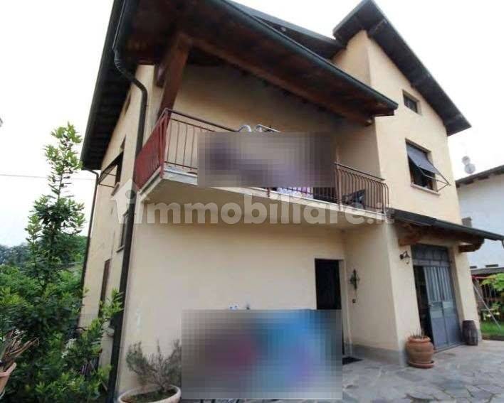 Villa in vendita a Fenegrò