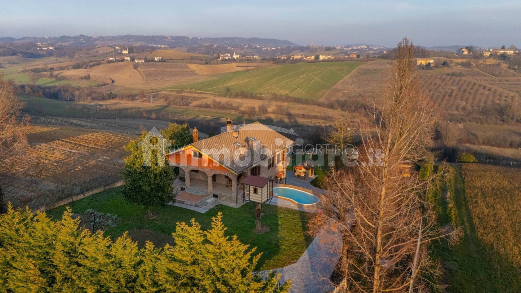 Villa in vendita a Penango