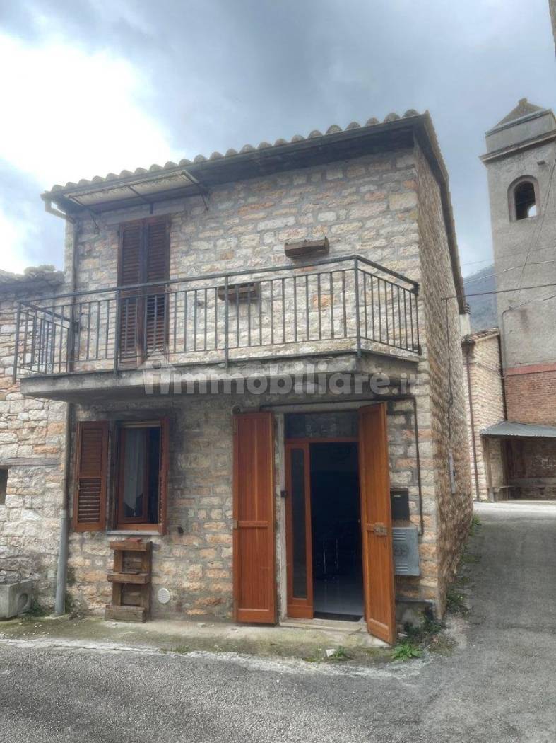 Villa in vendita a Genga