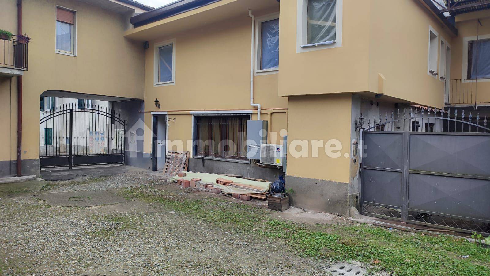 Appartamento in vendita a Carugo