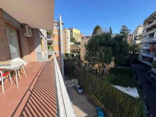 Apartment via Andrea d'Isernia, Piazza Amedeo - Parco Margherita, Naples