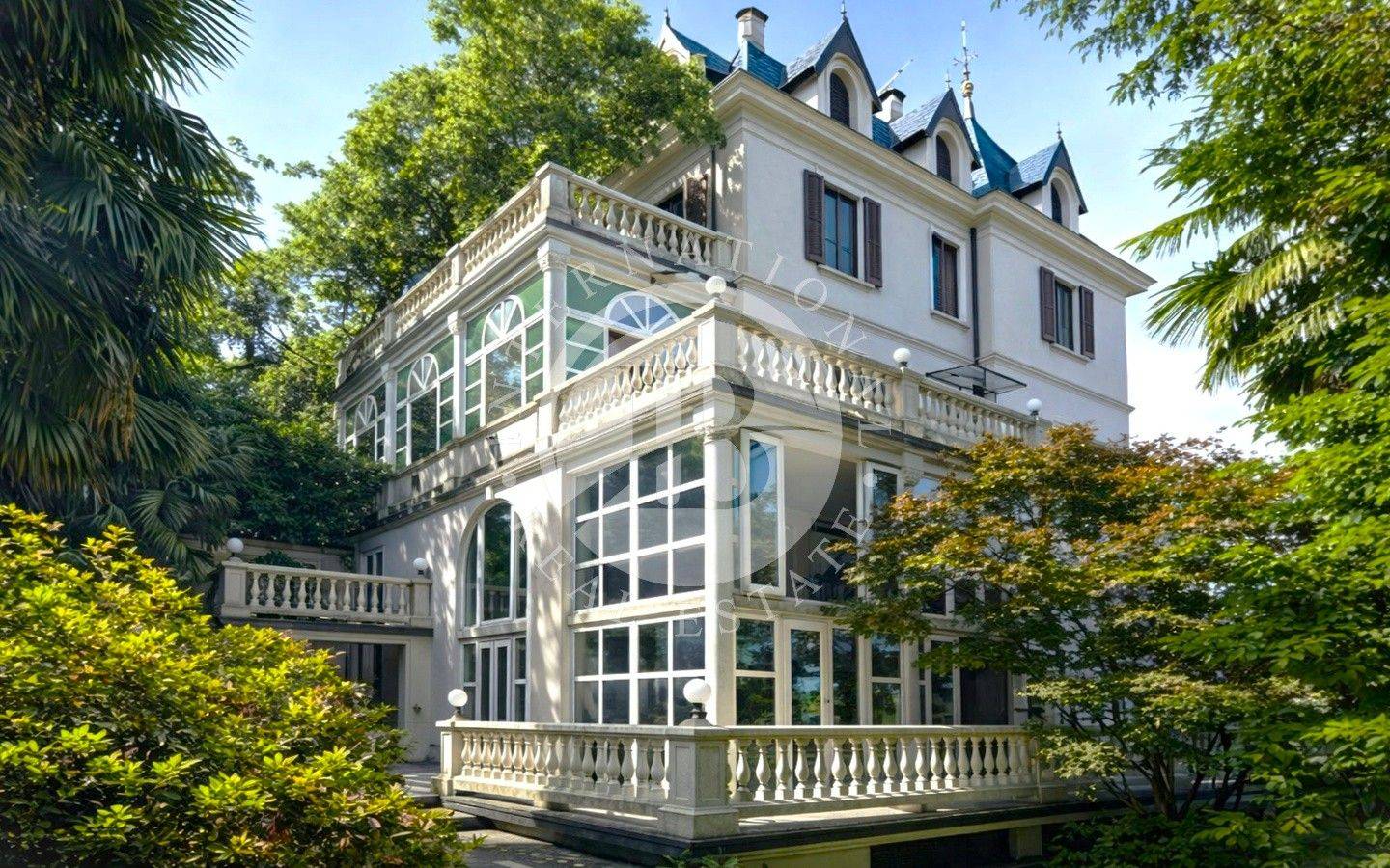 Villa in vendita a Luino