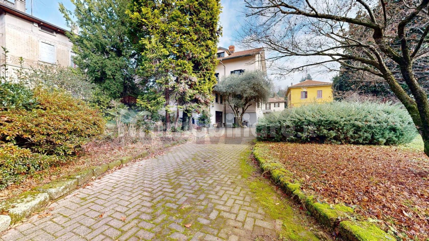 Villa in vendita a Venegono Superiore