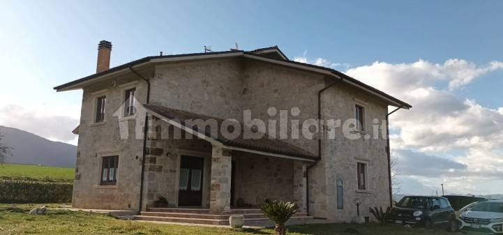 Villa in vendita a Folignano
