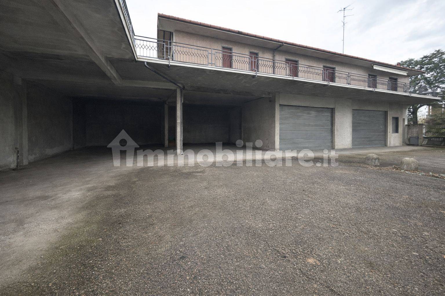Palazzo - Edificio in vendita a Origgio