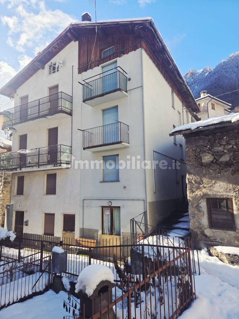 Appartamento in vendita a Carona