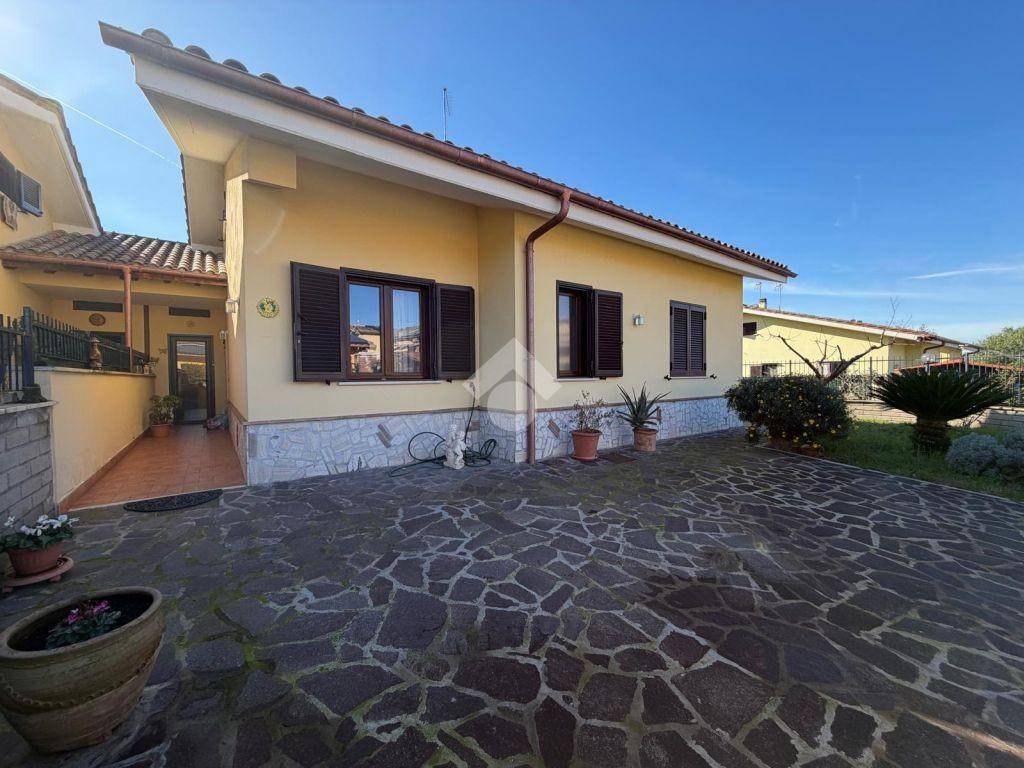 Villa in vendita a Nerola