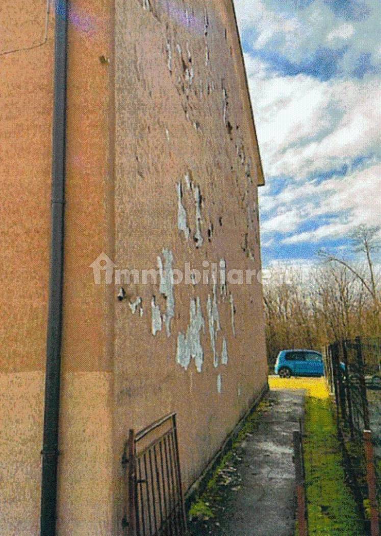 Appartamento in vendita a Angera