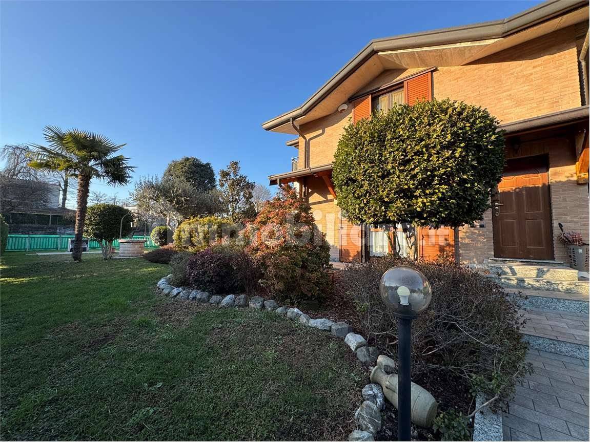 Villa in vendita a Cadorago