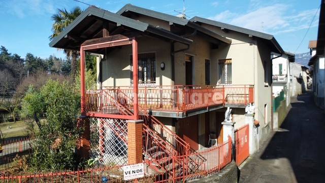 Villa in vendita a Cocquio-Trevisago