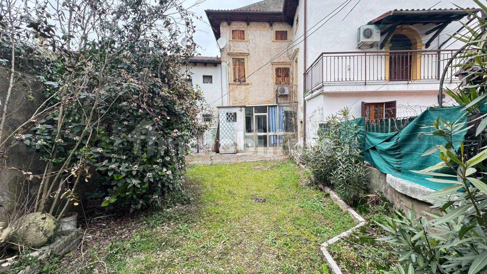 Casa indipendente in vendita a Villafranca di Verona