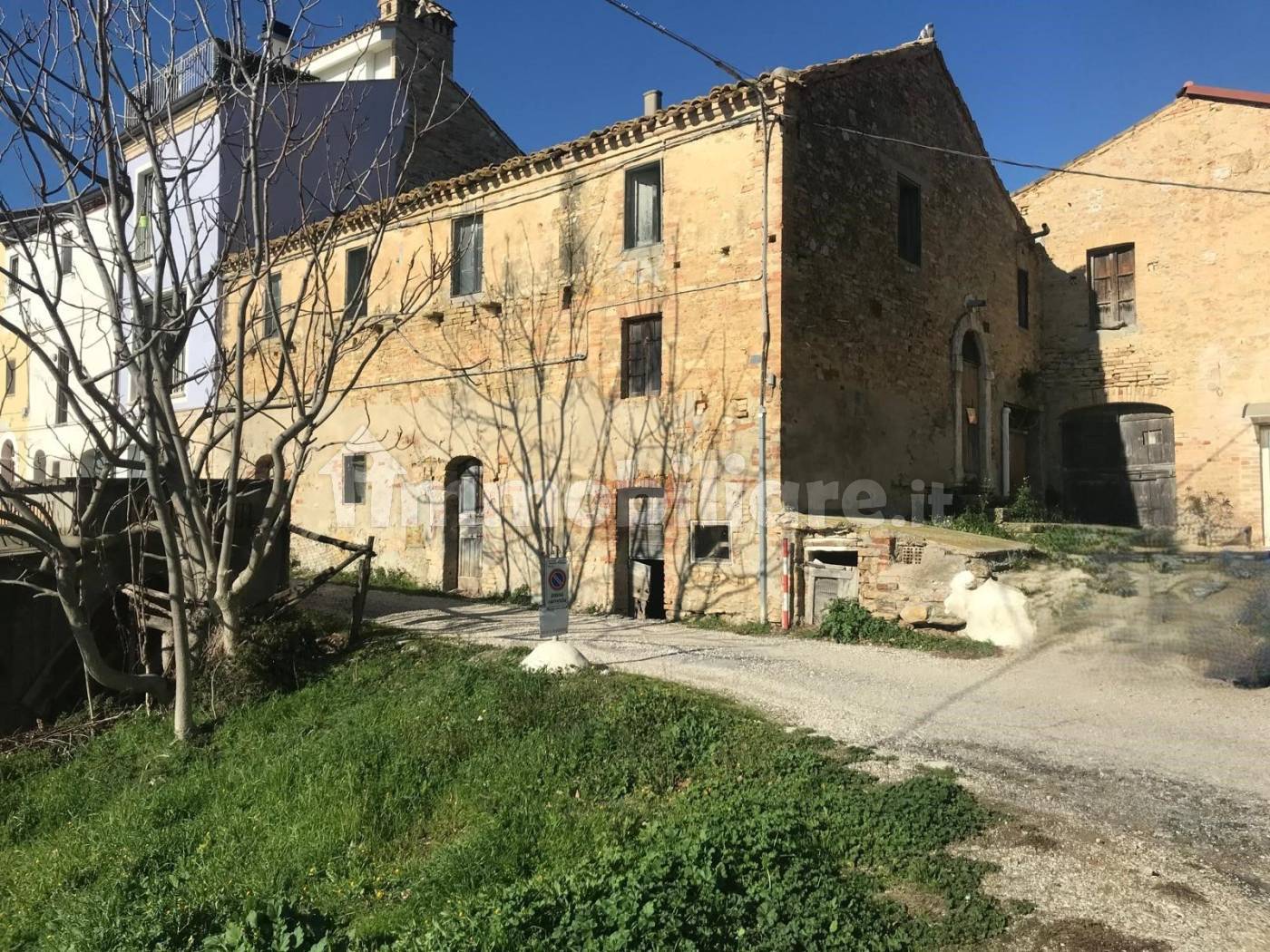 Palazzo - Edificio in vendita a Acquaviva Picena