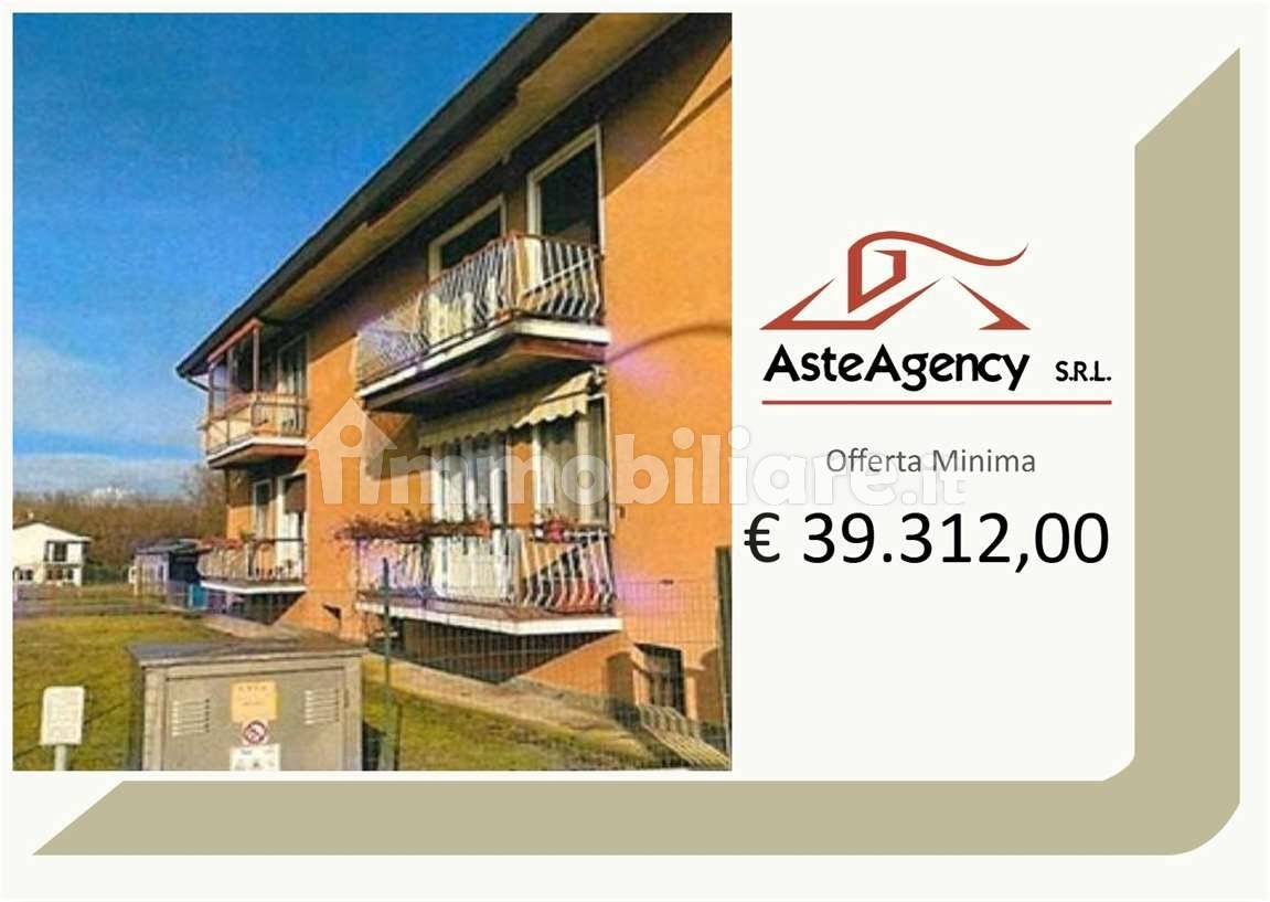 Appartamento in vendita a Angera