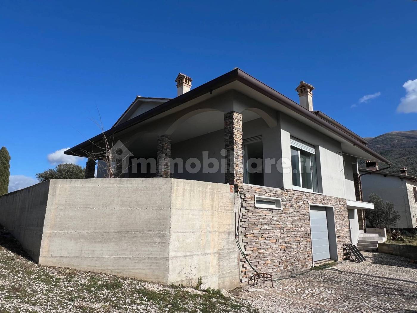 Villa in vendita a Trevi