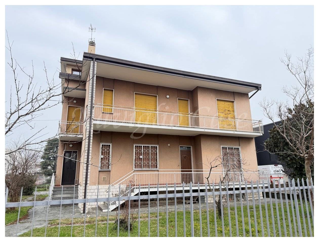 Villa in vendita a Pessano con Bornago