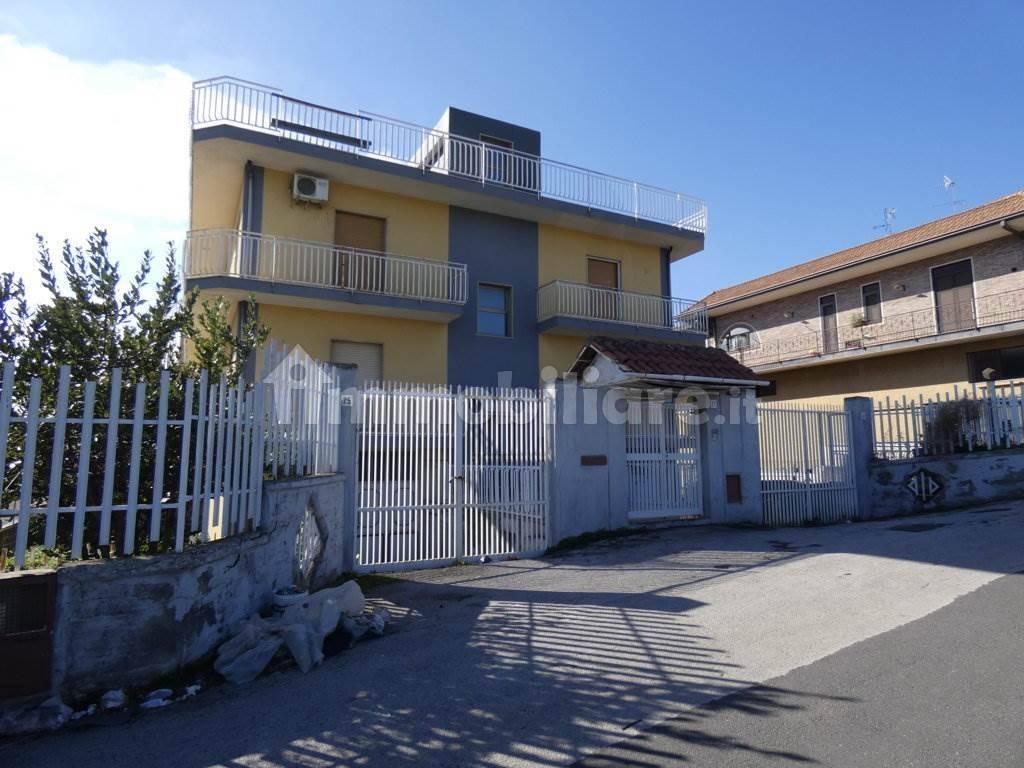 Palazzo - Edificio in vendita a Misterbianco