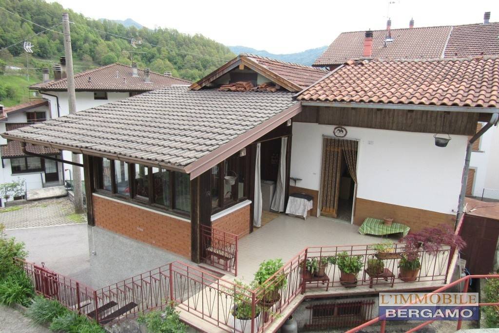Casa indipendente in vendita a Sant'Omobono Terme