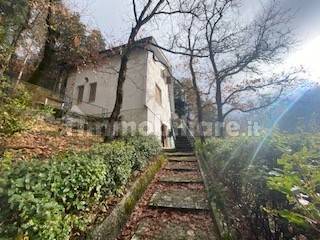 Villa in vendita a Pioraco