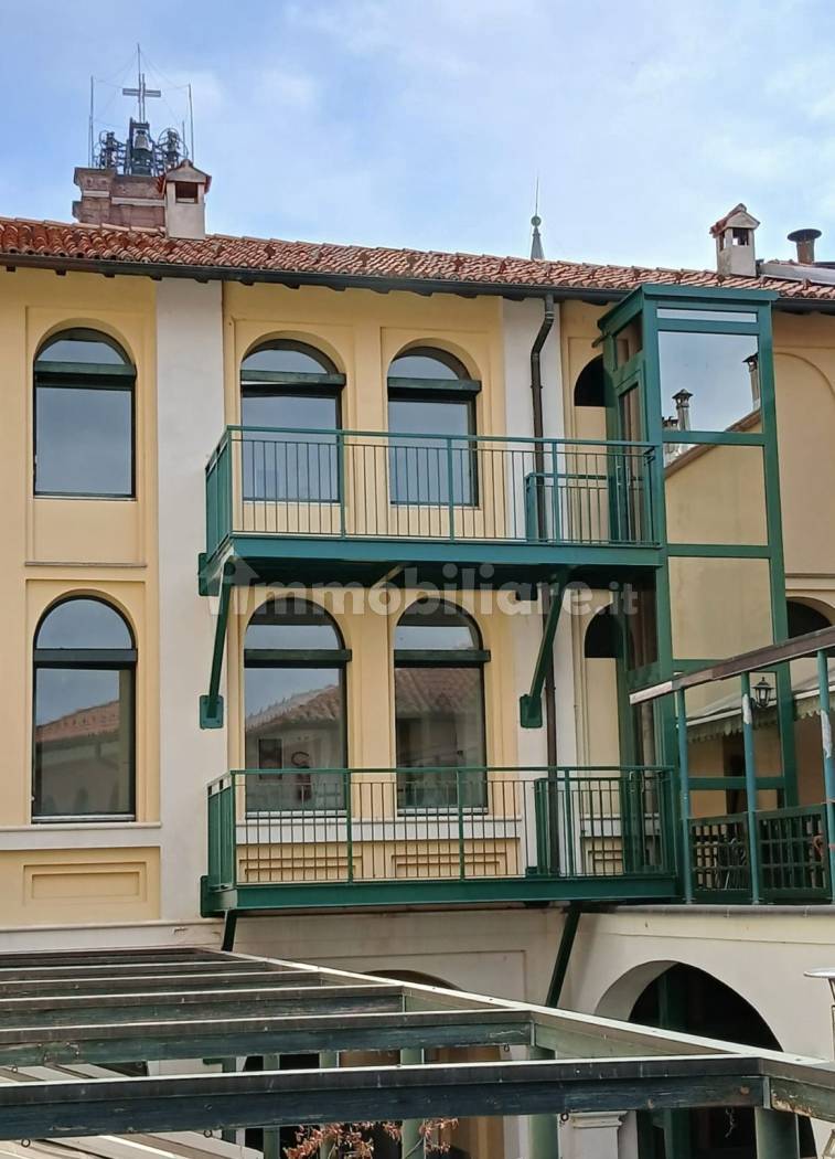 Palazzo - Edificio in vendita a Novara