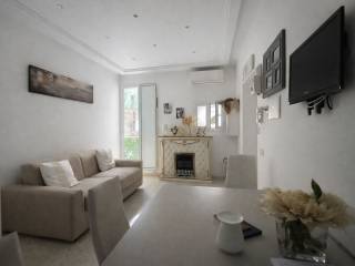 2-room flat piazza Camillo Benso di Cavour, Sanità, Naples