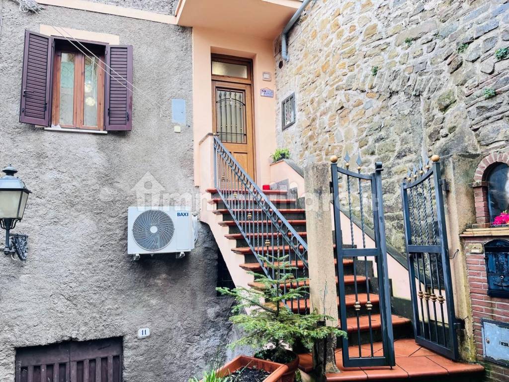 Vendita Appartamento San Vito Romano Trilocale In Via Arco Mattiuci 13 vendita-appartamento-san-vito-romano-trilocale-in-via-arco-mattiuci-13