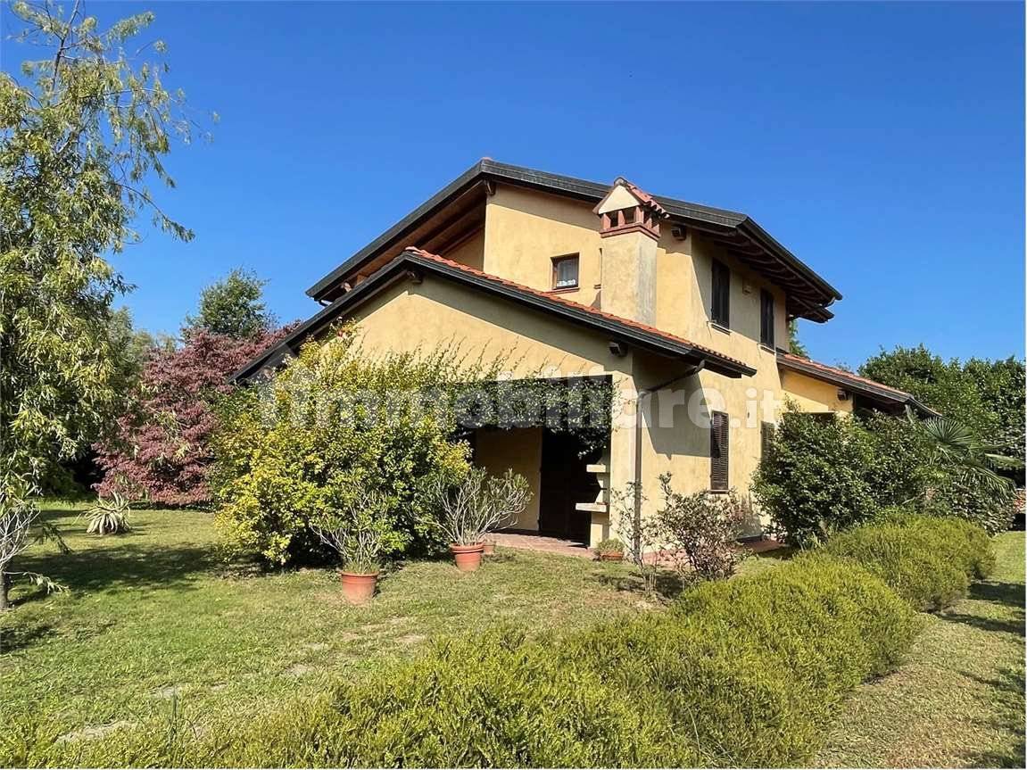 Villa in affitto a Agrate Conturbia