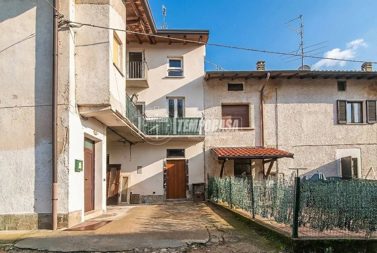 Appartamento in vendita a Locate Varesino