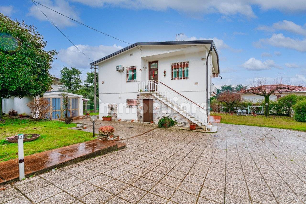 Villa in vendita a Castiglione delle Stiviere