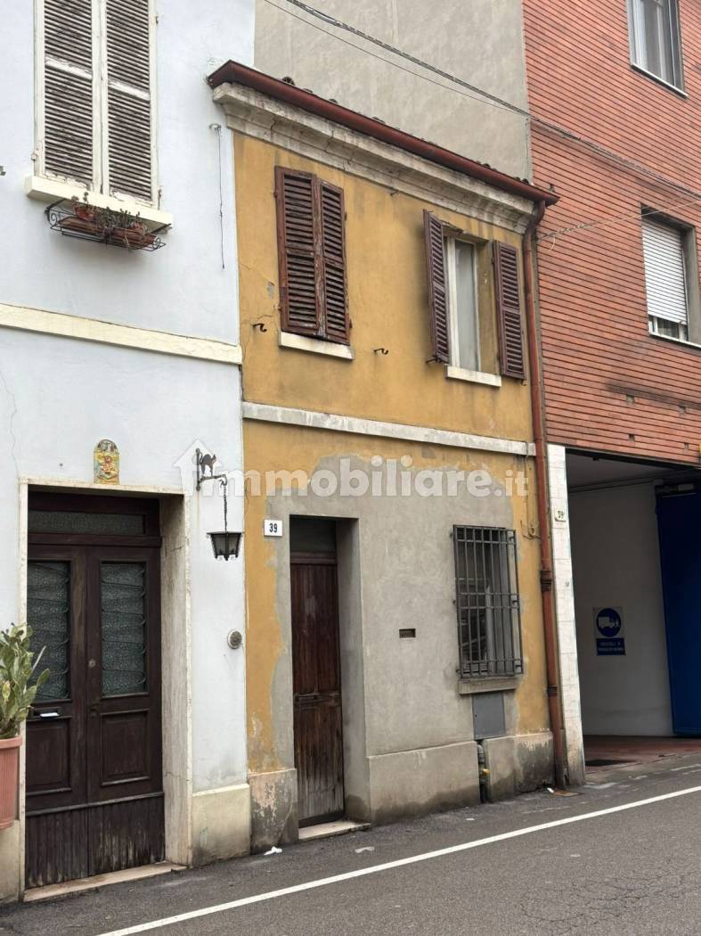 Casa indipendente in vendita a Forlì