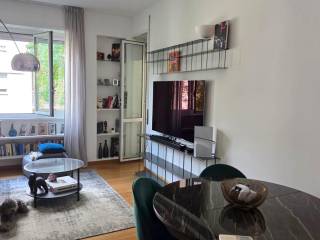 3-room flat via Luigi Canonica 56, Paolo Sarpi, Milan