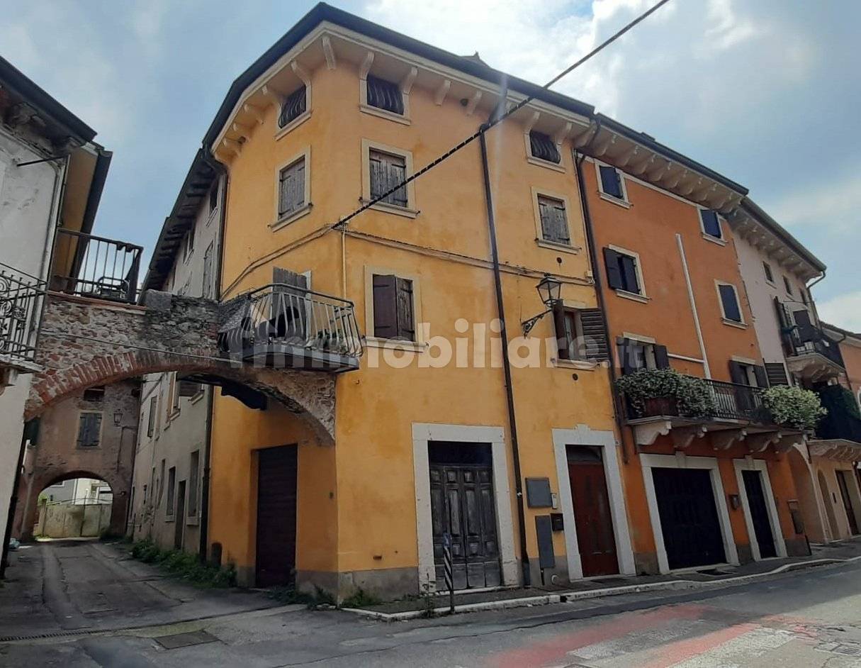 Palazzo - Edificio in vendita a Pescantina