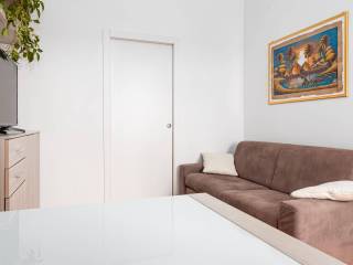 3-room flat viale Edoardo Jenner 50, Dergano, Milan
